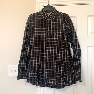 Wrangler George Strait button down long sleeve. Gently used. Size: Medium